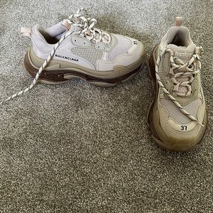 BALENCIAGA TRIPLE S SNEAKER in NUDE - WOMEN SIZE 7US/ 37EU